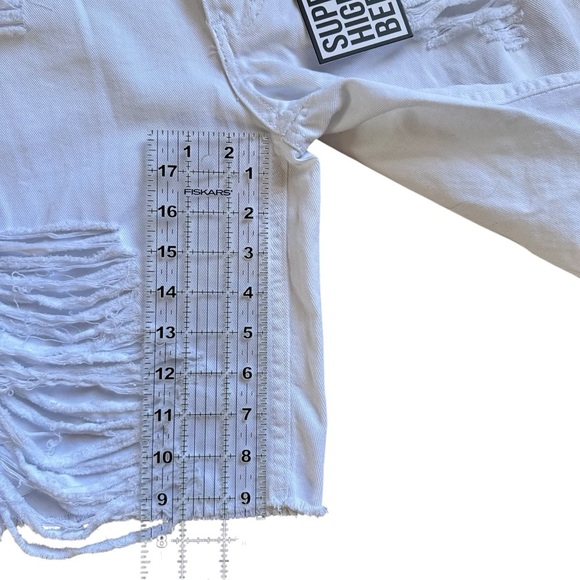 Almost Famous Ripped Bermuda Shorts Women's 9 White High Rise Zipper Distress - Picture 5 of 5